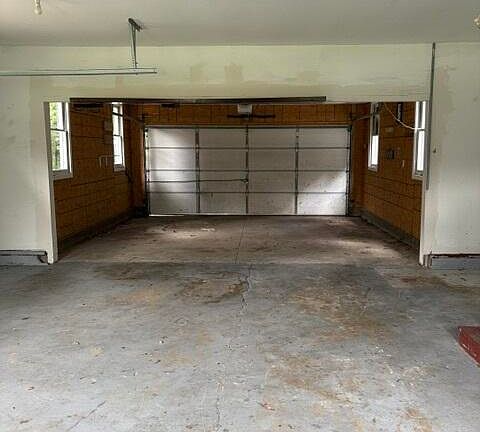 5th image of 10364 Greenleaf Dr