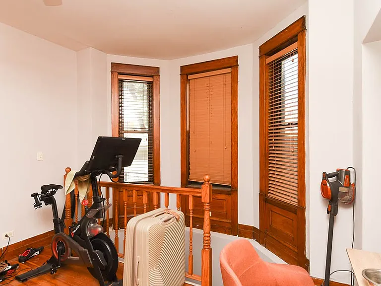 1358 W Barry Ave #W2 — Photo 9