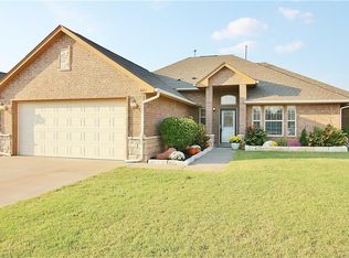 621 E Juniper Ln, Mustang, OK 73064