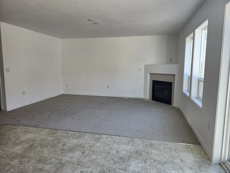 5700 NE 82nd Ave #E27 — Photo 9