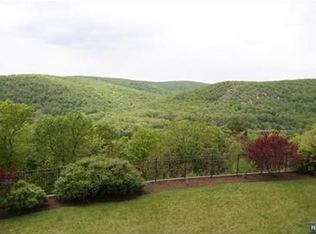 19 Tudor Rose Ter, Mahwah, NJ 07430