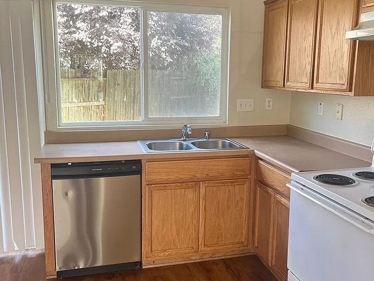 1249 Daybreak Dr — Photo 5