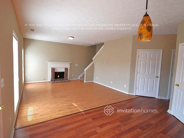 940 Clairidge Ln — Photo 2