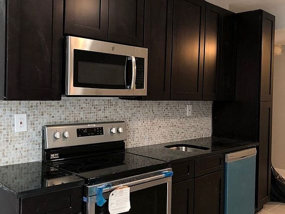 2nd image of 31 E 21st St APT 1G