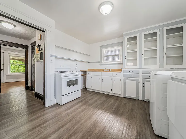 14520 Bayes Ave — Photo 2