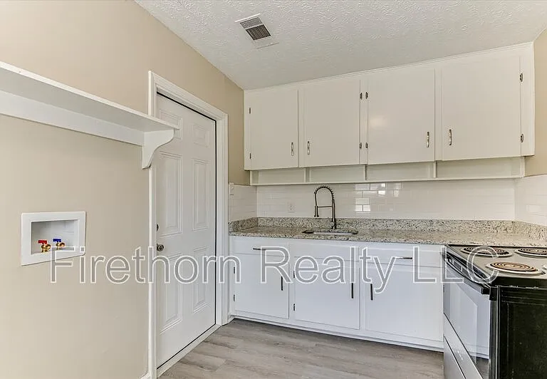 924 Royalette Ave — Photo 9
