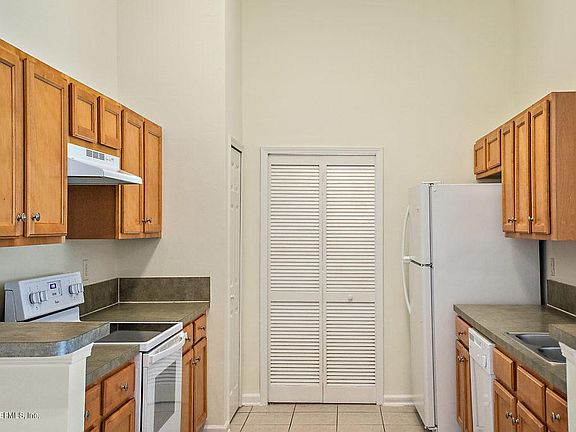4th image of 9690 Amarante Cir Unit 14