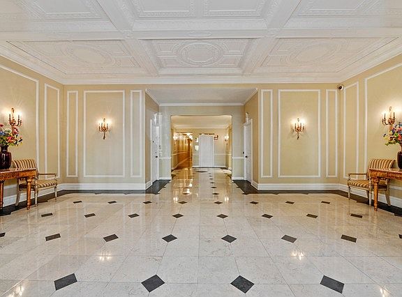 2nd image of 415 W Aldine Ave APT 7A