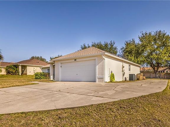 4th image of 9722 Crenshaw Cir
