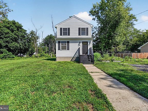 2nd image of 221 Truman Ave