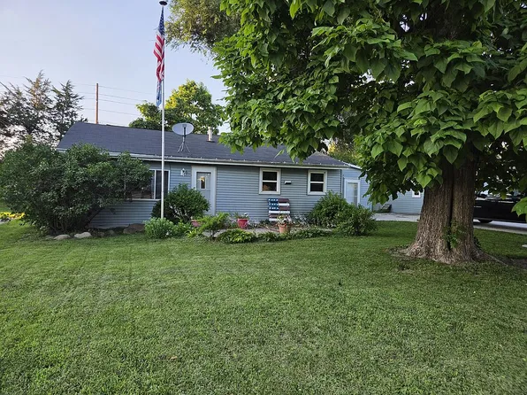 6524 Parkview Ave, Cedar Rapids, IA 52403