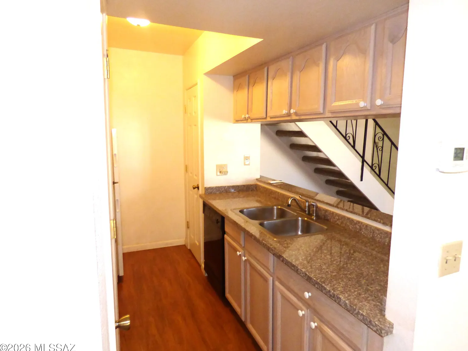 2 bed, 1.5 bath, 934 sqft, $1,350 — Photo 3