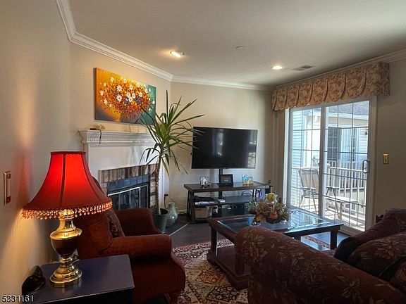 3rd image of 28 Commonwealth Dr