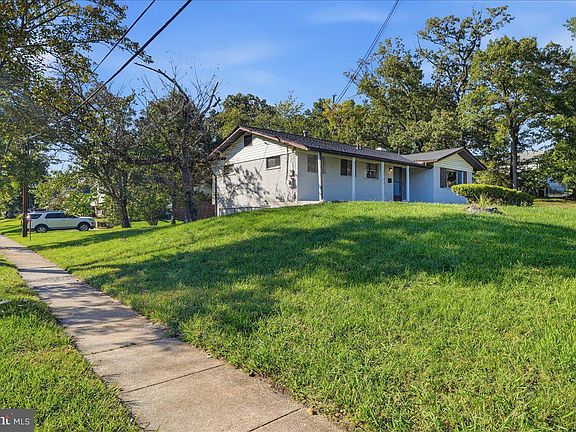 3rd image of 6700 Cipriano Rd