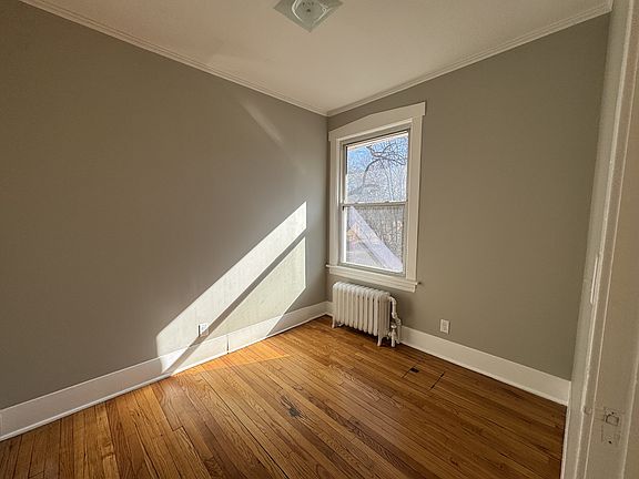 5th image of 1083 Chatsworth St N #10920745