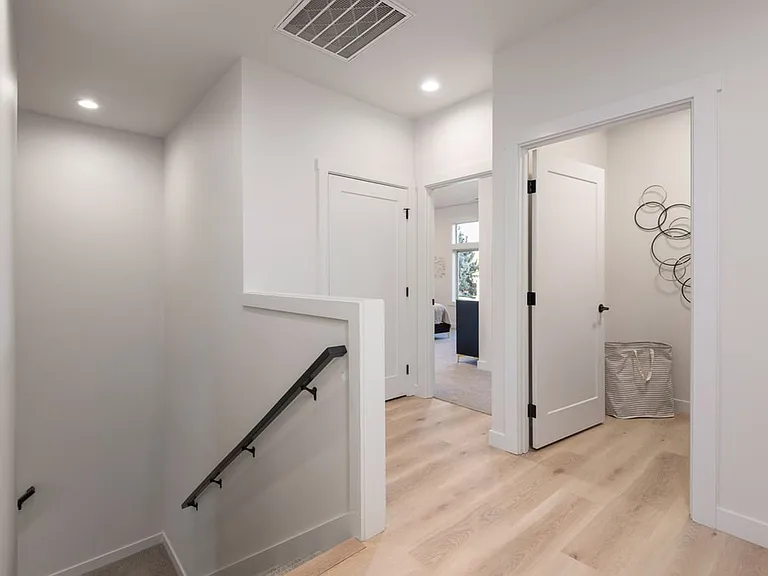 Hidden Hills Condominiums — Photo 35