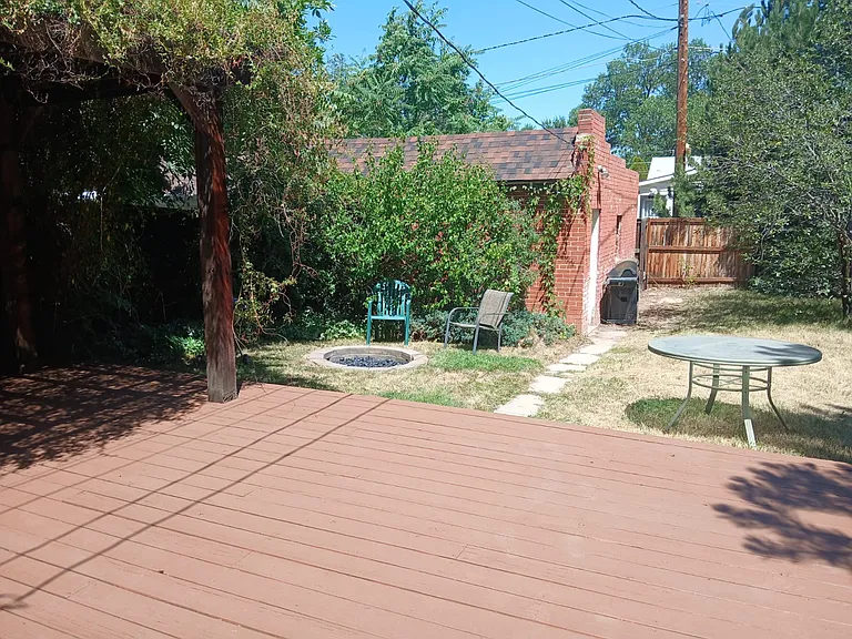4558 Hooker St — Photo 16
