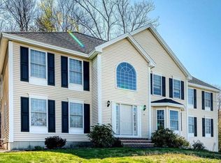 16 Hitching Post Ln, Salem, NH 03079