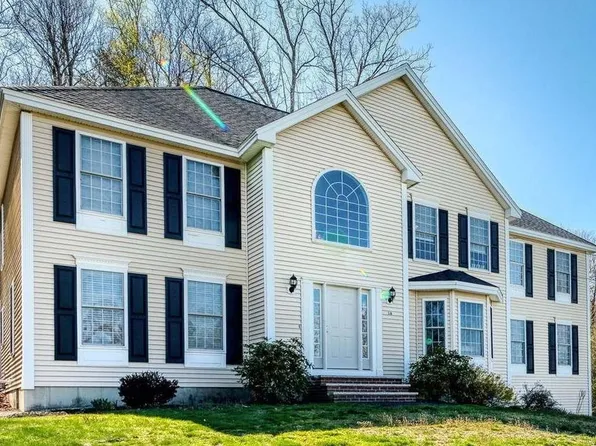 16 Hitching Post Ln, Salem, NH 03079