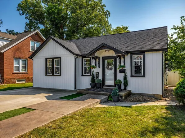 1905 Olive St, Highland, IL 62249