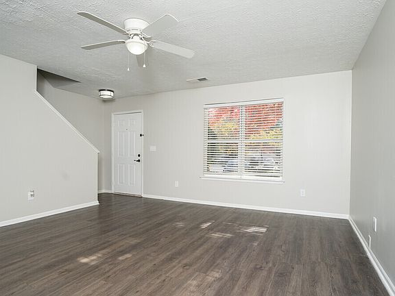 3rd image of 133 Bentley Pkwy