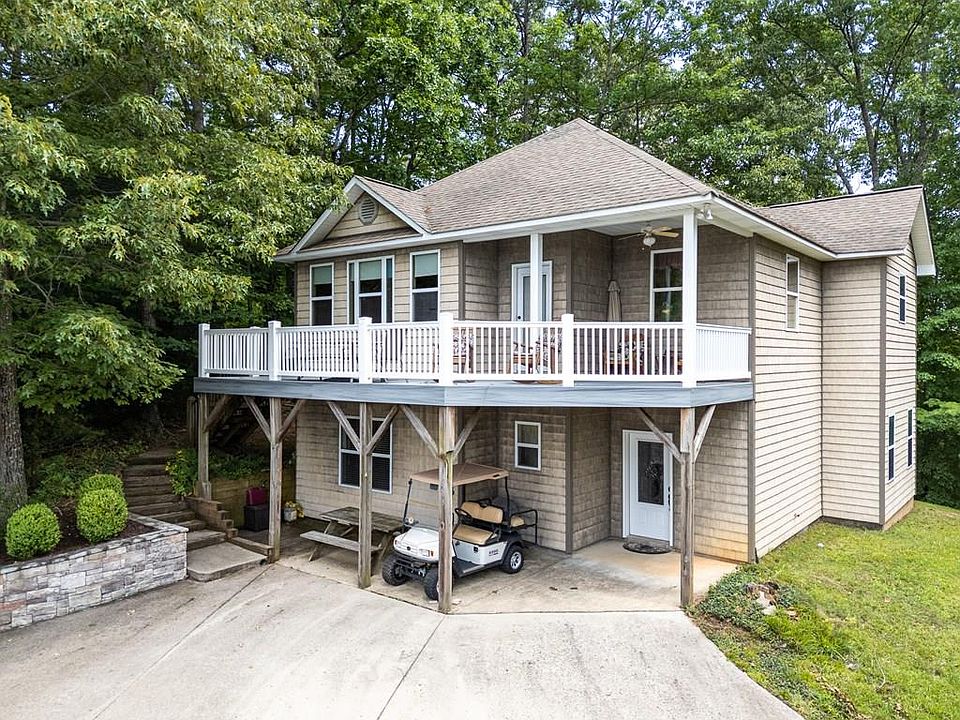 1st image of 883 Village Rd