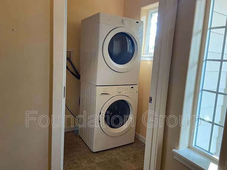 150 S 152nd St #B — Photo 11