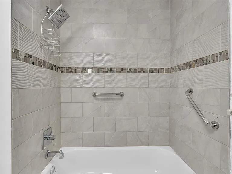 418 SE 4th St — Photo 10