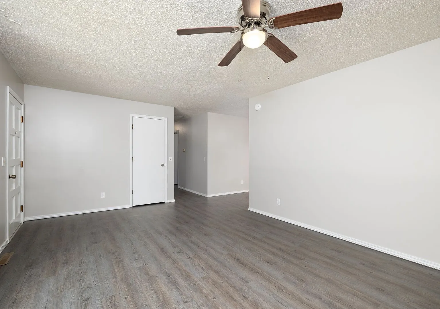 Beautiful Updated 3BR/2BA Home with Gorgeous Yard-Buffalo, MO|$1,350\month — Photo 3