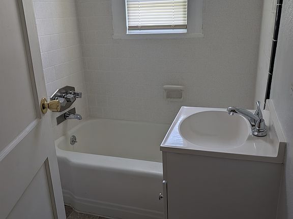 5th image of 904 Faison St E #B