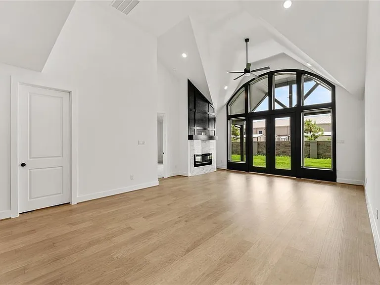 29751 Bur Creek Ln — Photo 16