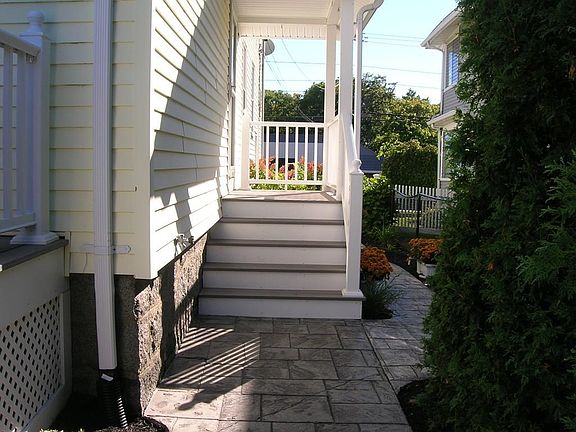 4th image of 194 Quincy Ave