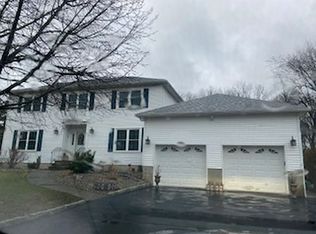 7 S Field Dr, Wantage, NJ 07461