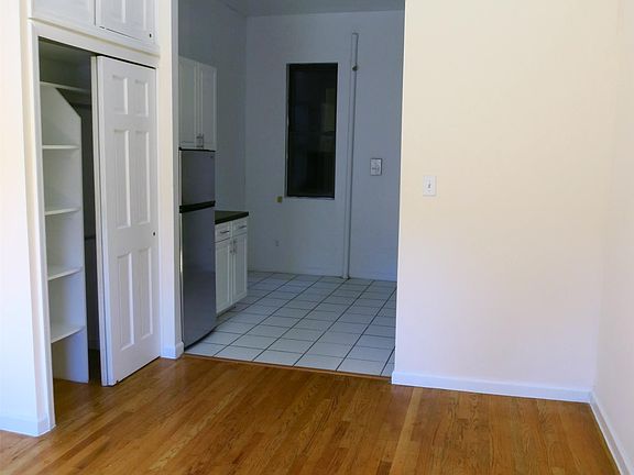 3rd image of 225 E 89th St APT E1