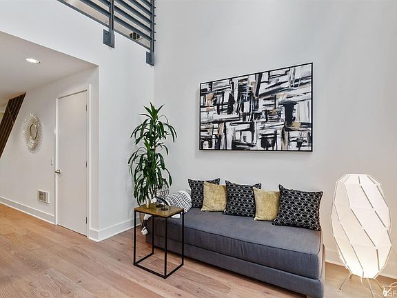 5th image of 411 Francisco St #107