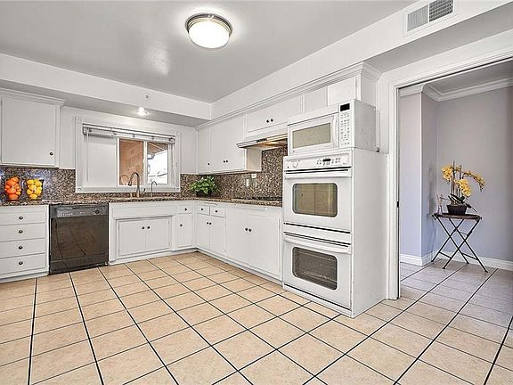 3rd image of 1024 Kroeger Ave