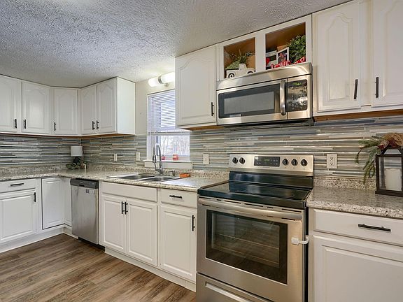 3rd image of 332 West St