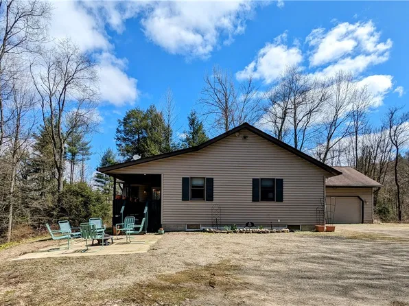 140 Circuit St, Waterford, PA 16441