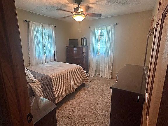 5th image of 83 E Circle Dr