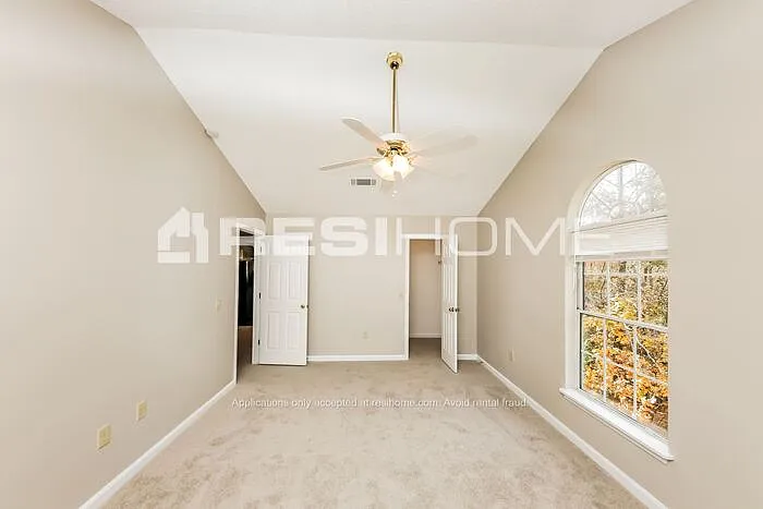 2406 Iron Horse Dr — Photo 13