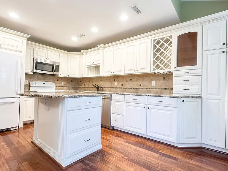2607 Virginia Ln — Photo 9