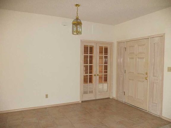 3rd image of 104 E Warbler Ave