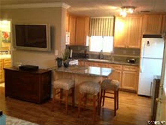 3rd image of 33 Fremont St #143
