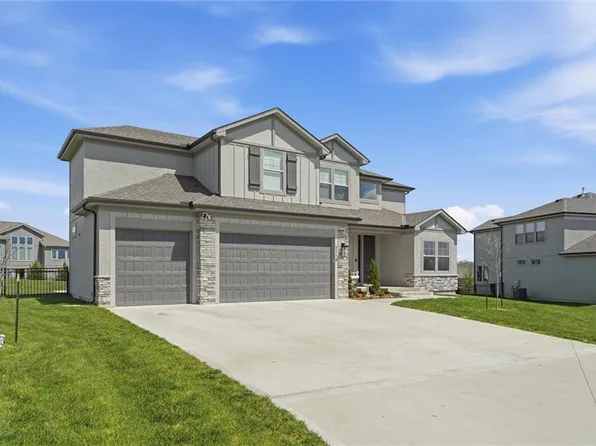 1116 Hummingbird Ct, Greenwood, MO 64034