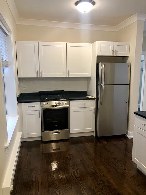648 W Roscoe St — Photo 2