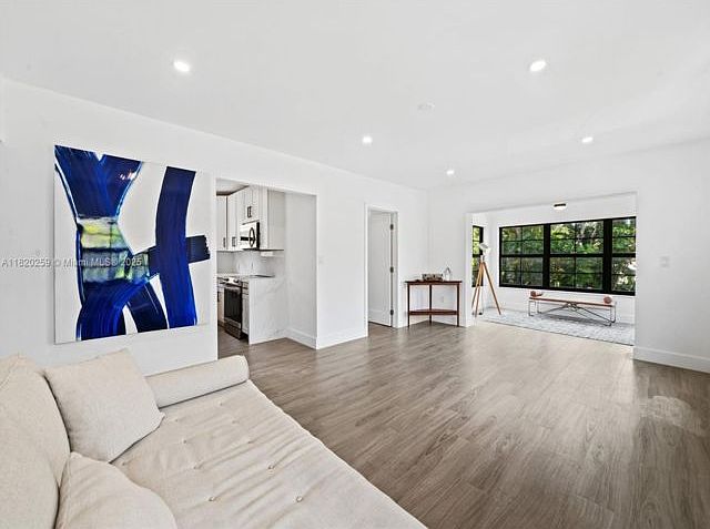 1st image of 4222 NE 1st Ave #1