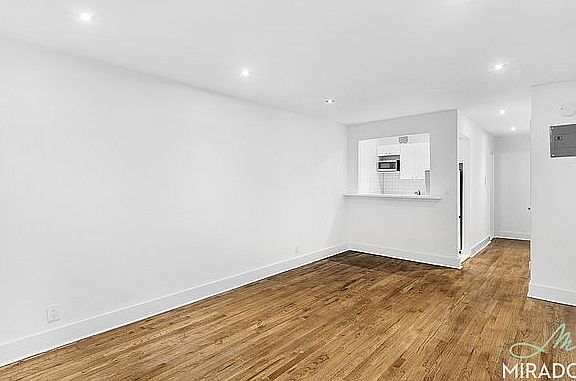 5th image of 119 E 83rd St APT 4C