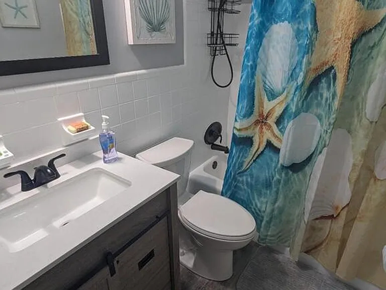 Guest Bathroom with Bathtub