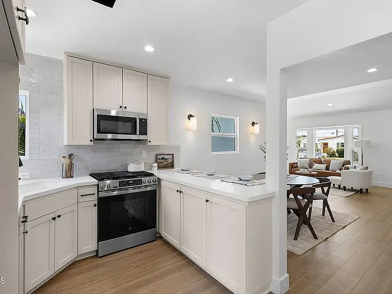 340 Jones St — Photo 15