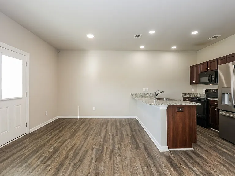 2228 Lismore Dr — Photo 6